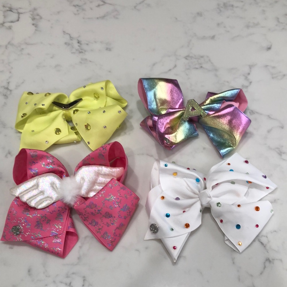 4 JoJo Siwa hair bows